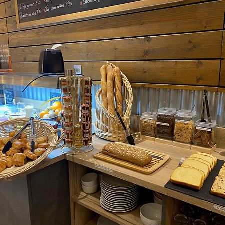 Logis Cris Hotel Et Restaurant, Lyon Sud-Est Corbas Kültér fotó