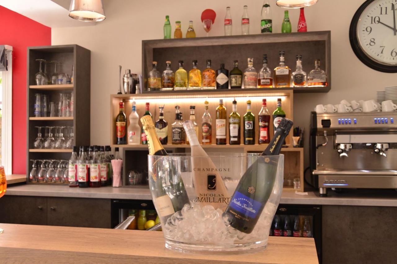 Logis Cris Hotel Et Restaurant, Lyon Sud-Est Corbas Kültér fotó