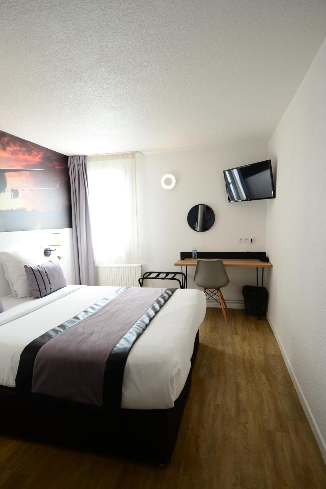 Logis Cris Hotel Et Restaurant, Lyon Sud-Est Corbas Kültér fotó