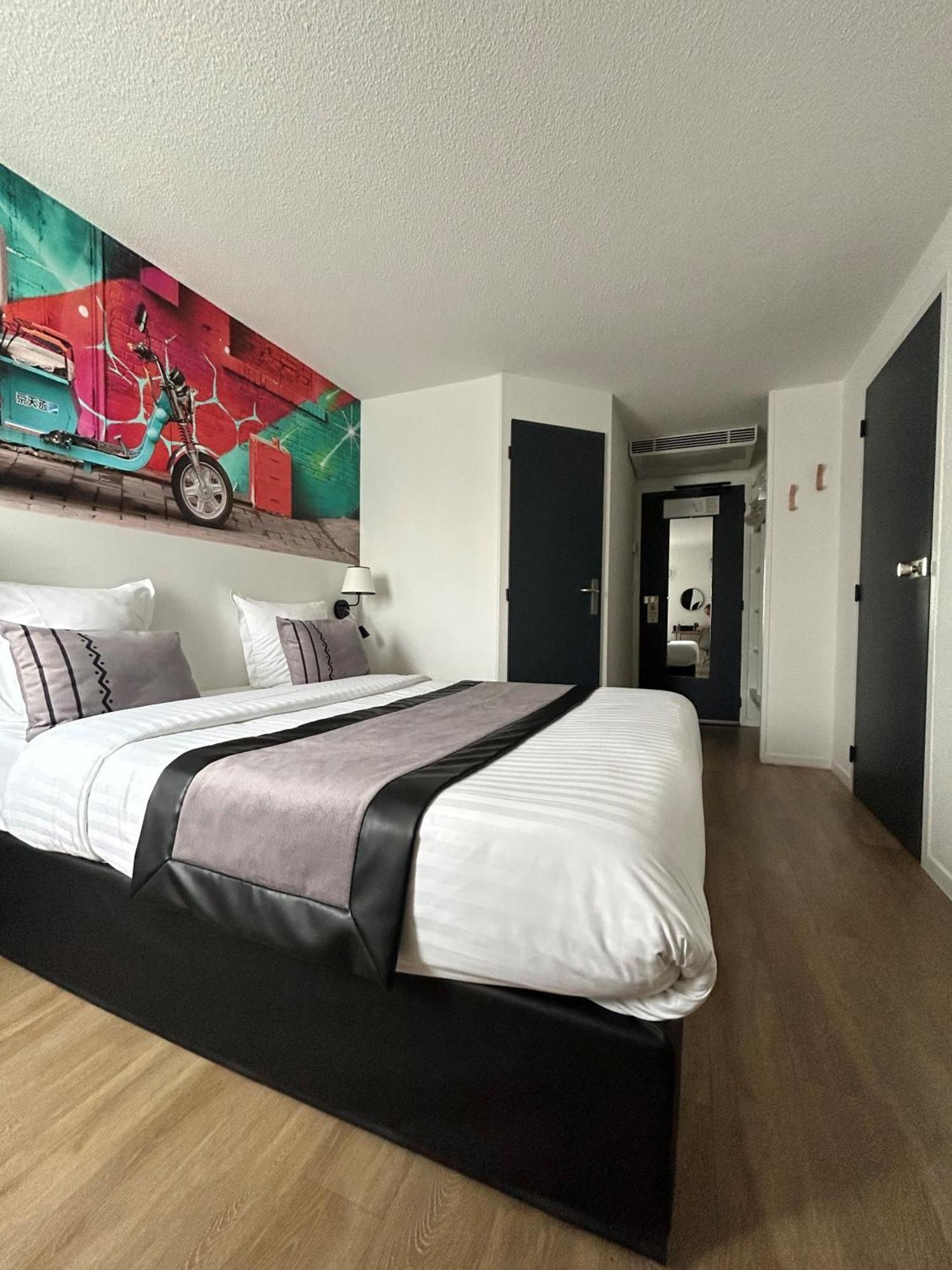 Logis Cris Hotel Et Restaurant, Lyon Sud-Est Corbas Kültér fotó