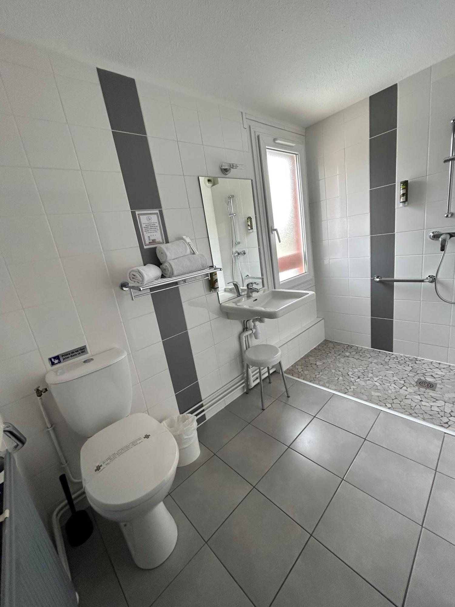 Logis Cris Hotel Et Restaurant, Lyon Sud-Est Corbas Kültér fotó