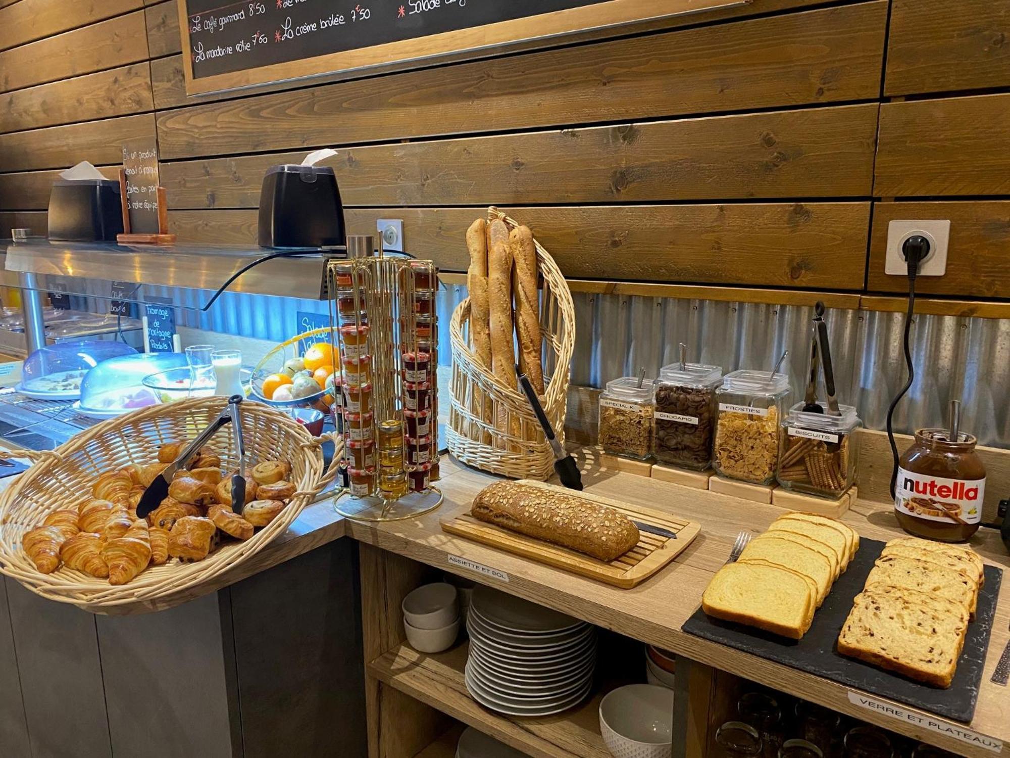 Logis Cris Hotel Et Restaurant, Lyon Sud-Est Corbas Kültér fotó