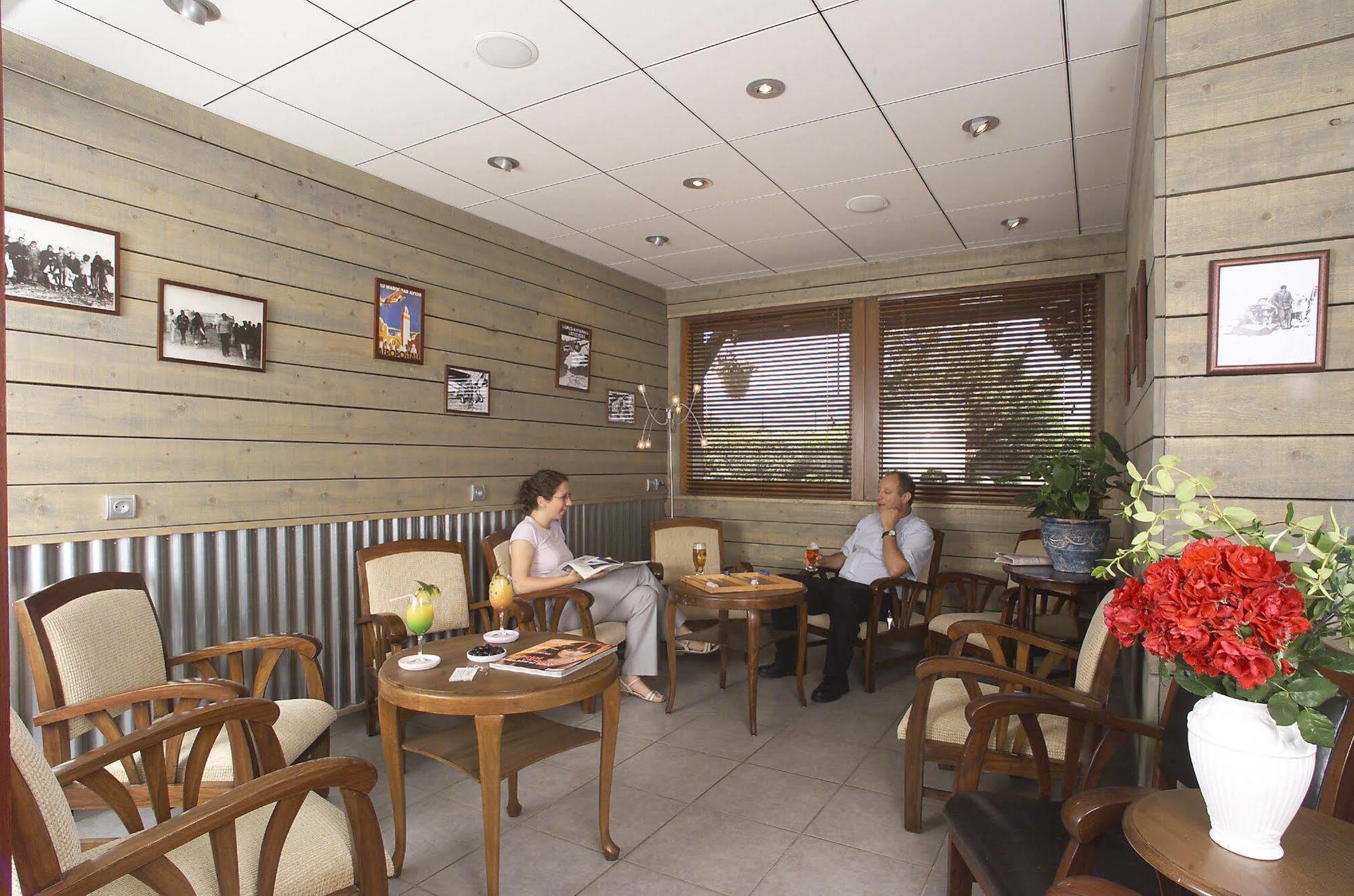 Logis Cris Hotel Et Restaurant, Lyon Sud-Est Corbas Kültér fotó