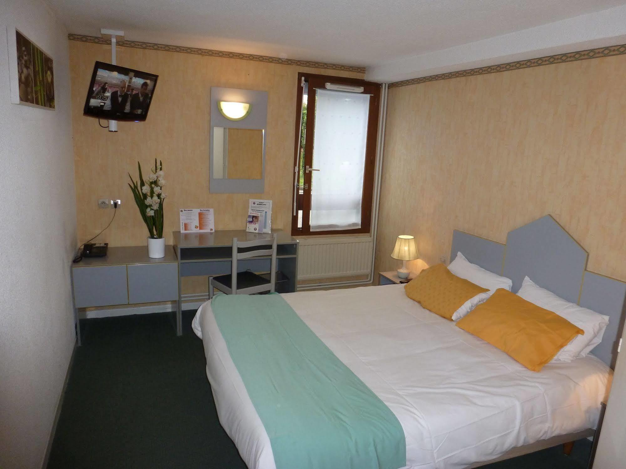 Logis Cris Hotel Et Restaurant, Lyon Sud-Est Corbas Kültér fotó