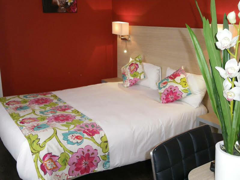 Logis Cris Hotel Et Restaurant, Lyon Sud-Est Corbas Kültér fotó